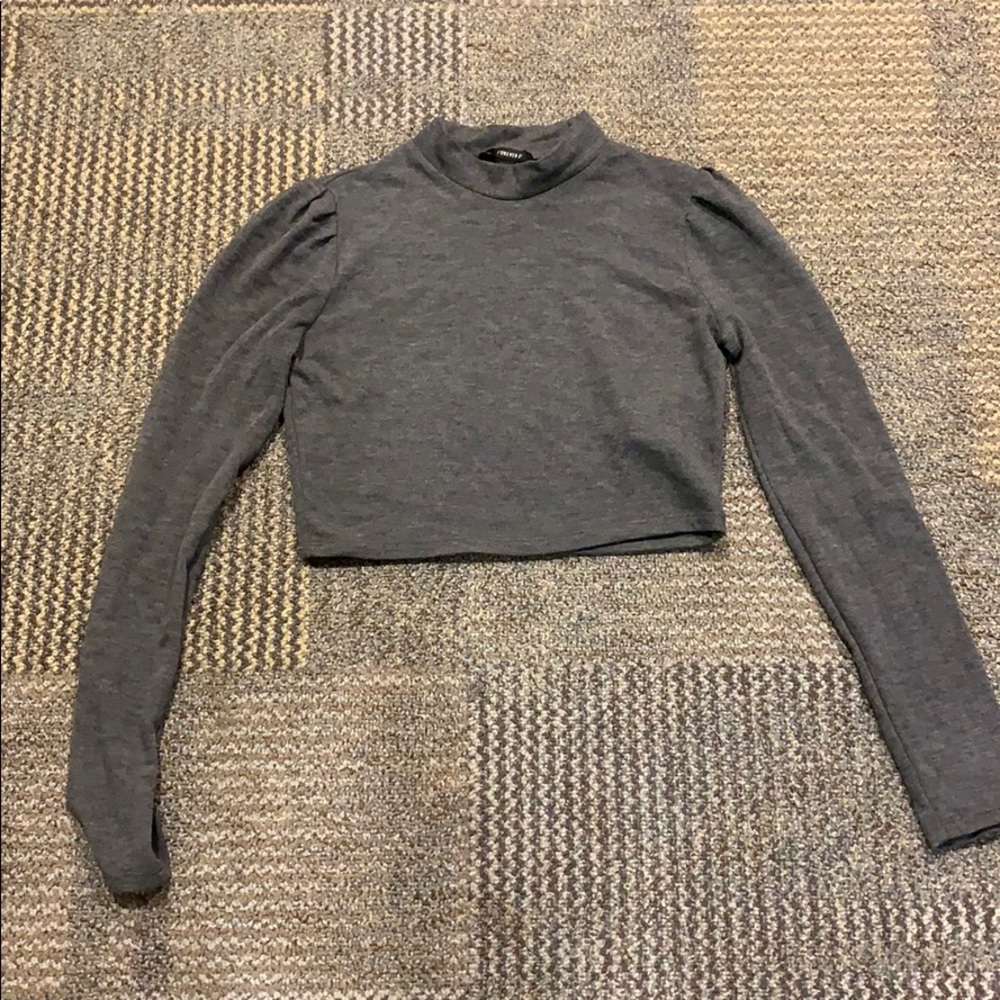 Gray long sleeve crop top